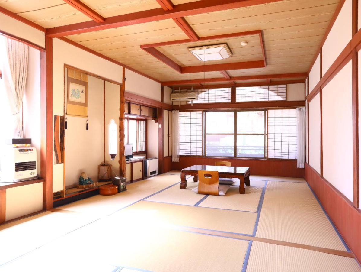 Ikariya Ryokan Яманучи Екстериор снимка